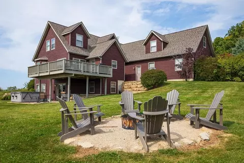 1 Eagle Ln, Galena, IL 61036
