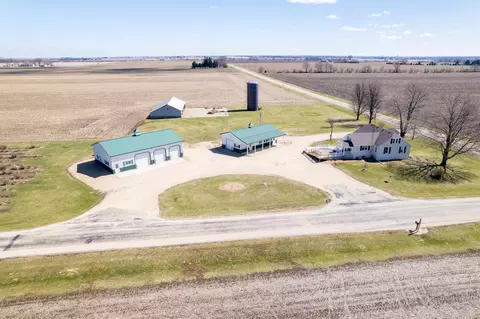 3405 S White Rock Rd, Rochelle, IL 61068