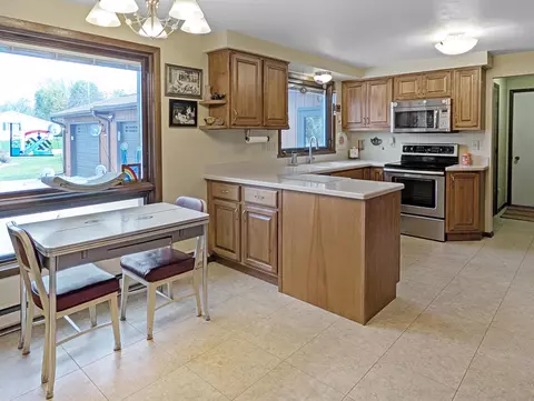 2155 Oriole Dr, Freeport, IL 61032 photo 9
