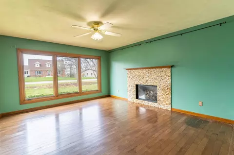 Living - 151 N Fox Run Ln, Byron, IL 61010 photo 1 of 6