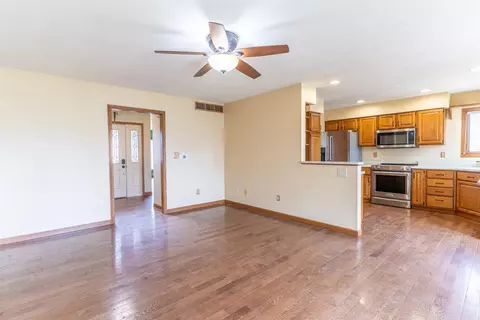 Living - 151 N Fox Run Ln, Byron, IL 61010 photo 5 of 6
