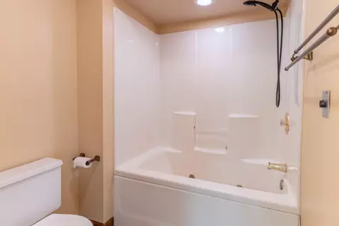 Bath - 151 N Fox Run Ln, Byron, IL 61010 photo 2 of 5