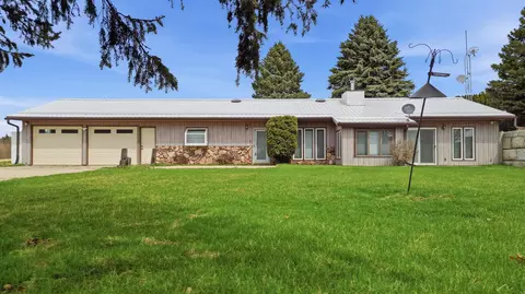 2870 S Wagon Rd, Polo, IL 61064