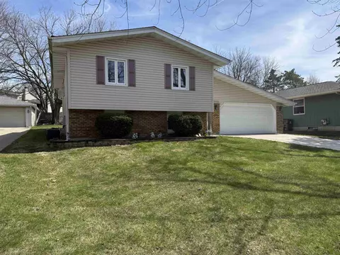 2822 Norway Pine Rd, Rockford, IL 61109