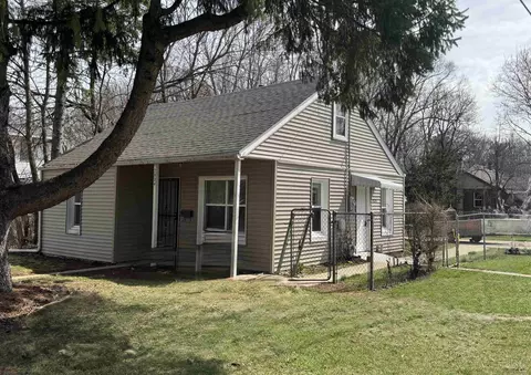 2824 School St, Rockford, IL 61101