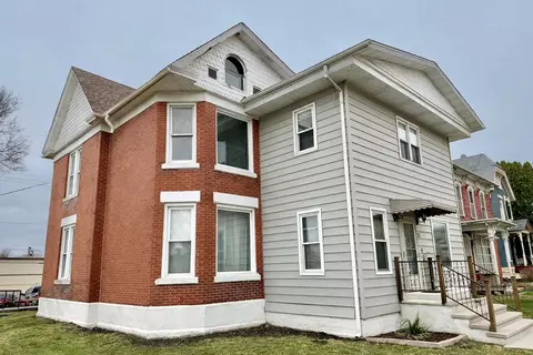 31 3rd St, Savanna, IL 61074