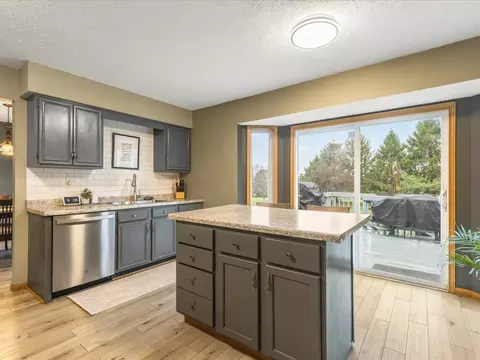 Kitchen - 6609 Sawmill Dr, Roscoe, IL 61073 photo 2 of 5