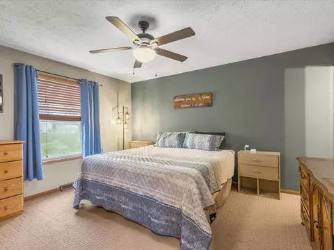 Bedroom - 6609 Sawmill Dr, Roscoe, IL 61073 photo 1 of 7