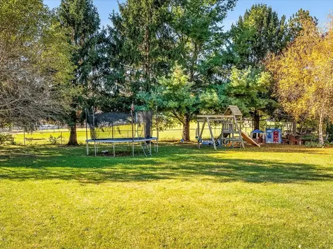 Exterior - 6609 Sawmill Dr, Roscoe, IL 61073 photo 4 of 5