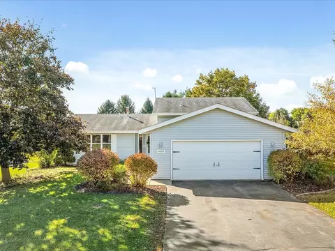 6609 Sawmill Dr, Roscoe, IL 61073