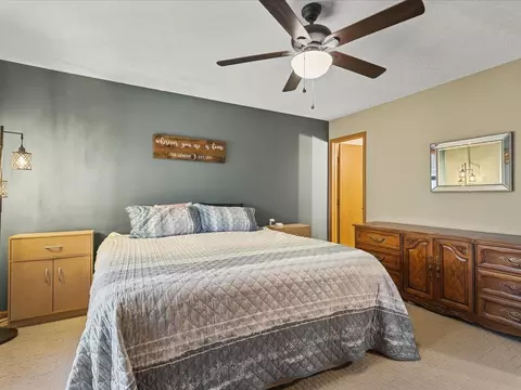 Bedroom - 6609 Sawmill Dr, Roscoe, IL 61073 photo 2 of 7