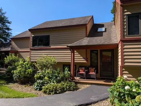 27 Spring Creek Ln, Galena, IL 61036