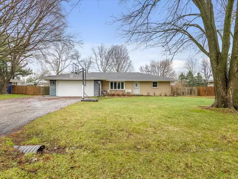 2912 Panorama Dr, Rockford, IL 61109