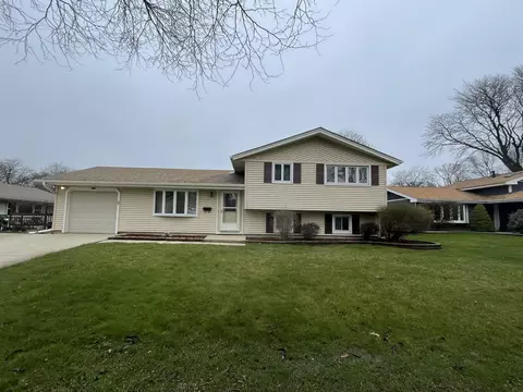 900 Georgean Ln, Schaumburg, IL 60193