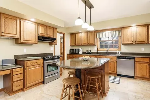 11548 Chatt Ct, Roscoe, IL 61073 photo 17