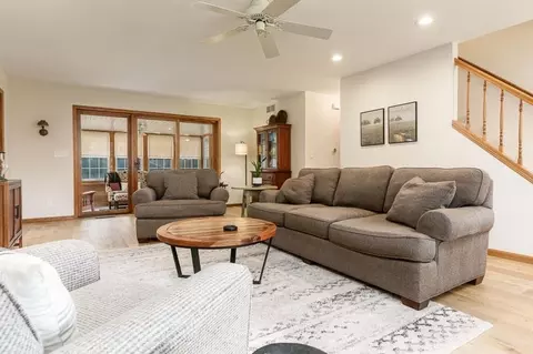 11548 Chatt Ct, Roscoe, IL 61073 photo 6