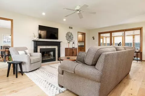 11548 Chatt Ct, Roscoe, IL 61073 photo 4