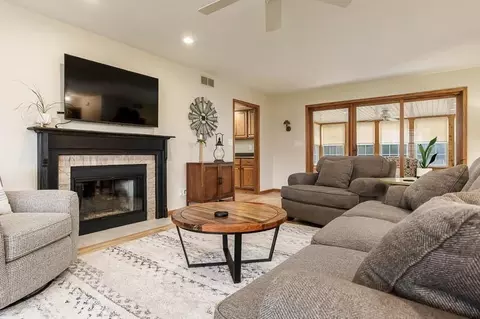 11548 Chatt Ct, Roscoe, IL 61073 photo 5