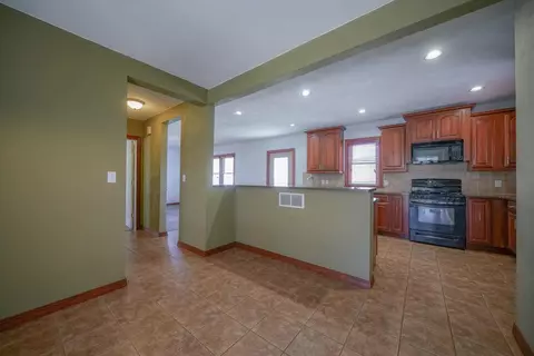 Entry Way - 711 Taylor St, Pecatonica, IL 61063 photo 1 of 4