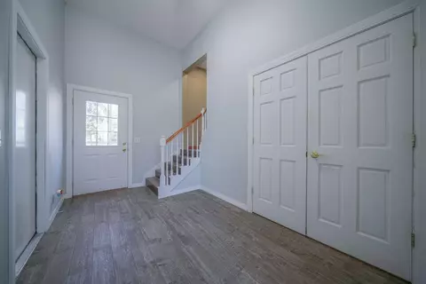 Entry Way - 711 Taylor St, Pecatonica, IL 61063 photo 4 of 4
