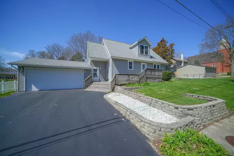 711 Taylor St, Pecatonica, IL 61063