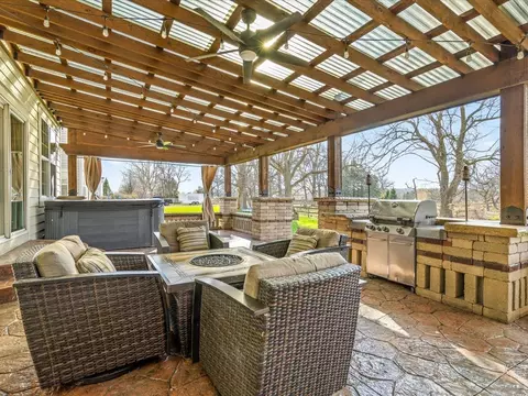 Exterior - 342 Comstock Dr, Elgin, IL 60124 photo 9 of 11