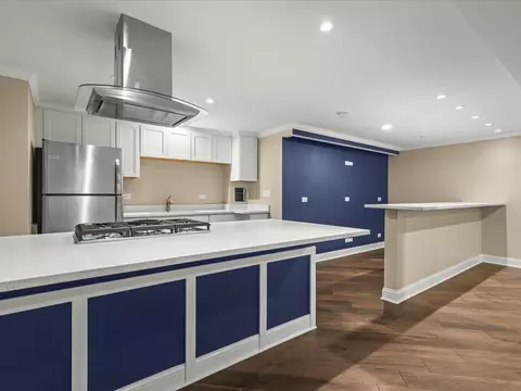 Kitchen - 342 Comstock Dr, Elgin, IL 60124 photo 3 of 10