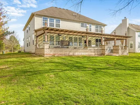 Exterior - 342 Comstock Dr, Elgin, IL 60124 photo 11 of 11
