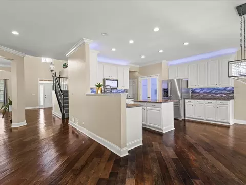 Kitchen - 342 Comstock Dr, Elgin, IL 60124 photo 1 of 10