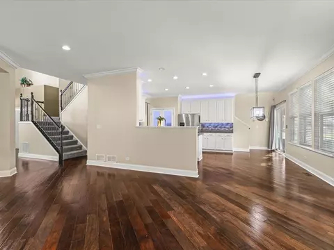 Living - 342 Comstock Dr, Elgin, IL 60124 photo 8 of 9