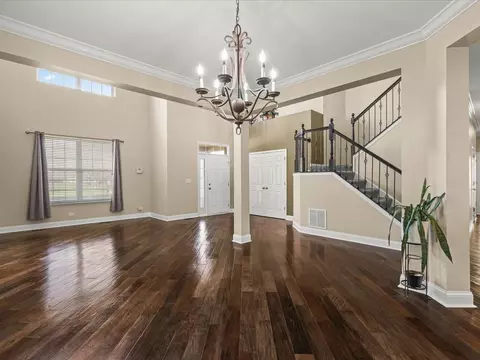 Living - 342 Comstock Dr, Elgin, IL 60124 photo 5 of 9