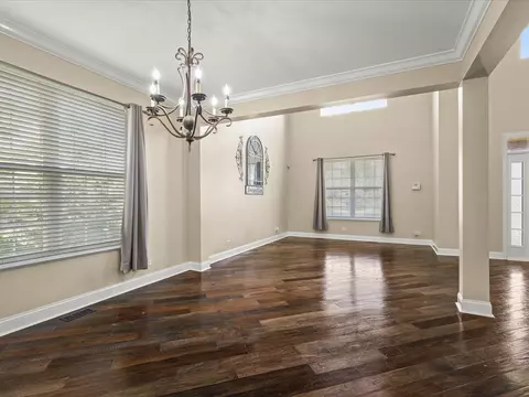 Living - 342 Comstock Dr, Elgin, IL 60124 photo 6 of 9
