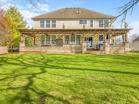 Exterior - 342 Comstock Dr, Elgin, IL 60124 photo 4 of 11
