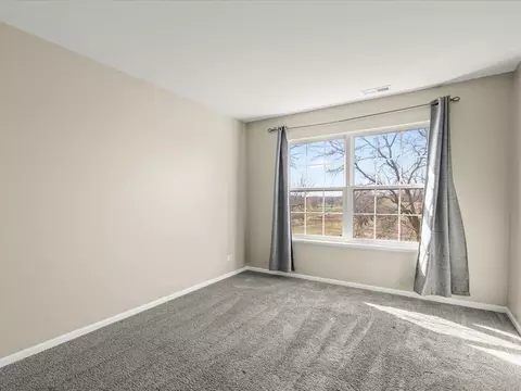 Bedroom - 342 Comstock Dr, Elgin, IL 60124 photo 6 of 7