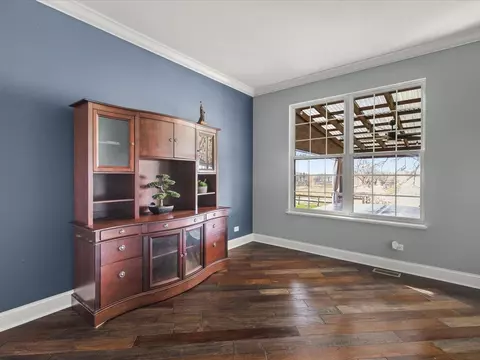 Living - 342 Comstock Dr, Elgin, IL 60124 photo 9 of 9