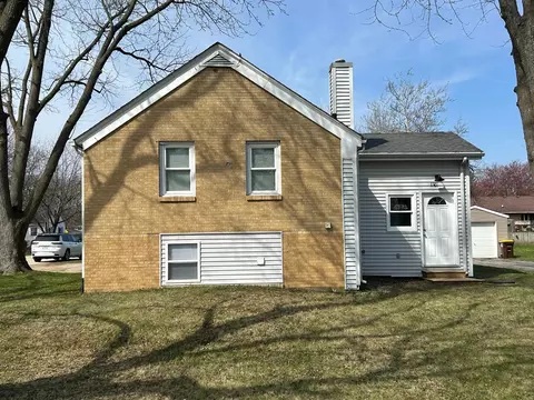 1121 8th Ave, Belvidere, IL 61008 photo 3