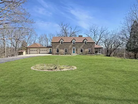 897 Tomahawk Dr, Oregon, IL 61061