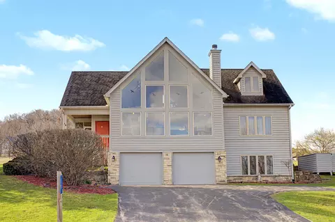 19 Walnut Hill Dr, Galena, IL 61036