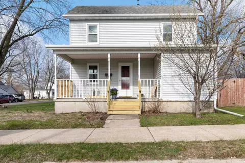 128 S 8th St, Rochelle, IL 61068