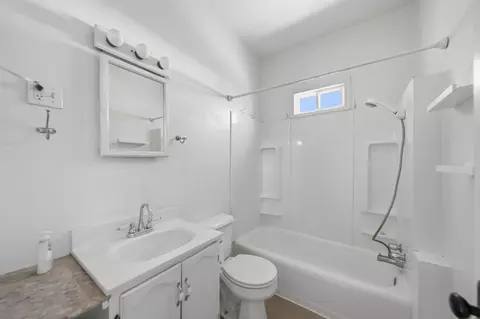 Bath - 324 E 2nd St, Dixon, IL 61021 photo 1 of 2