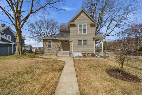 Exterior - 324 E 2nd St, Dixon, IL 61021 photo 6 of 8