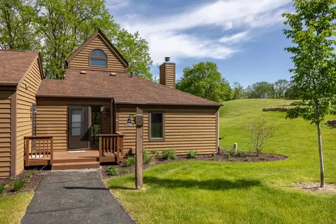 10 Farmstead Dr, Galena, IL 61036