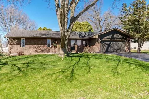 6074 Abington Dr, Rockford, IL 61109