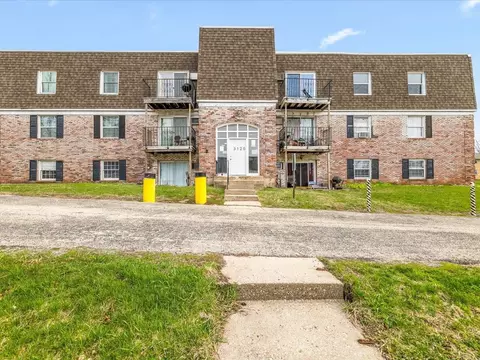 3120 Jacqueline Apt 11 Dr, Rockford, IL 61109