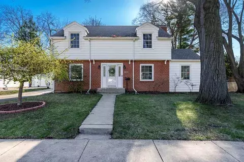 925 Westchester Dr, Rockford, IL 61107