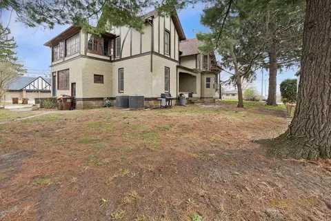 Exterior - 2522 E State St, Rockford, IL 61107 photo 1 of 2