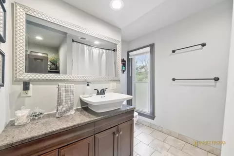 Bath - 2522 E State St, Rockford, IL 61107 photo 2 of 2