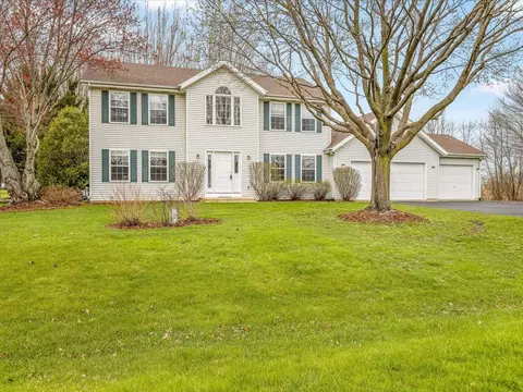 8027 Barclay Rd, Rockford, IL 61102