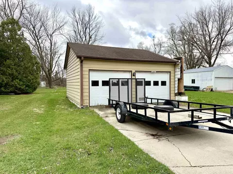 5982 W Clare Rd, Clare, IL 60111 photo 2