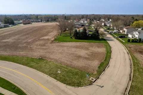 891 White Chapel Ln, Rockford, IL 61108